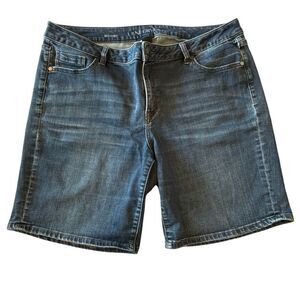 Lane Bryant Mid Rise Zip Fly Stretch Bermuda Denim Jean Shorts Blue Size 18